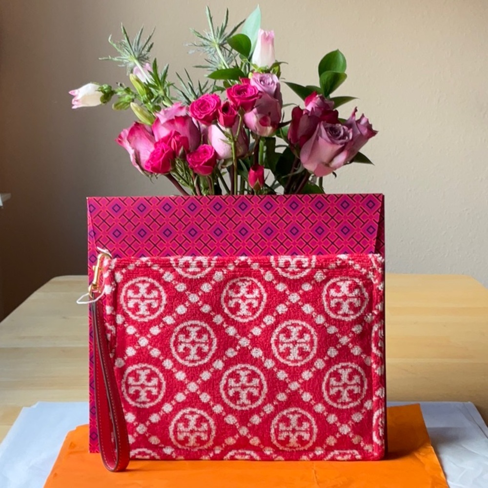 🍓 TORY BURCH T- MONOGRAM TERRY POUCH 🍓 NWT 🍓 - Picture 2 of 16